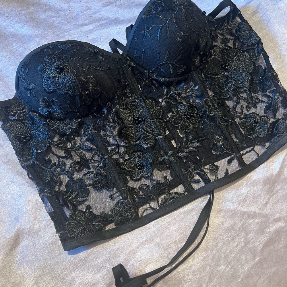 NEW w/o Tags Elegant Black Floral Lace Corset